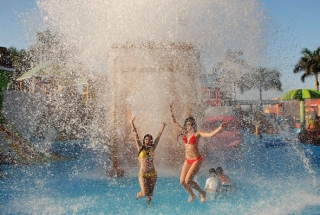  Water fun 